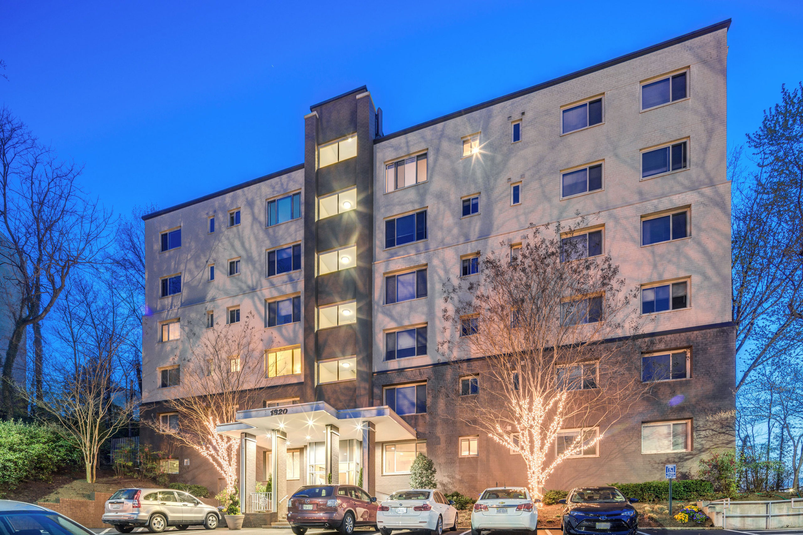 Rosslyn Vue | Apartments with Free Parking in Rosslyn VA